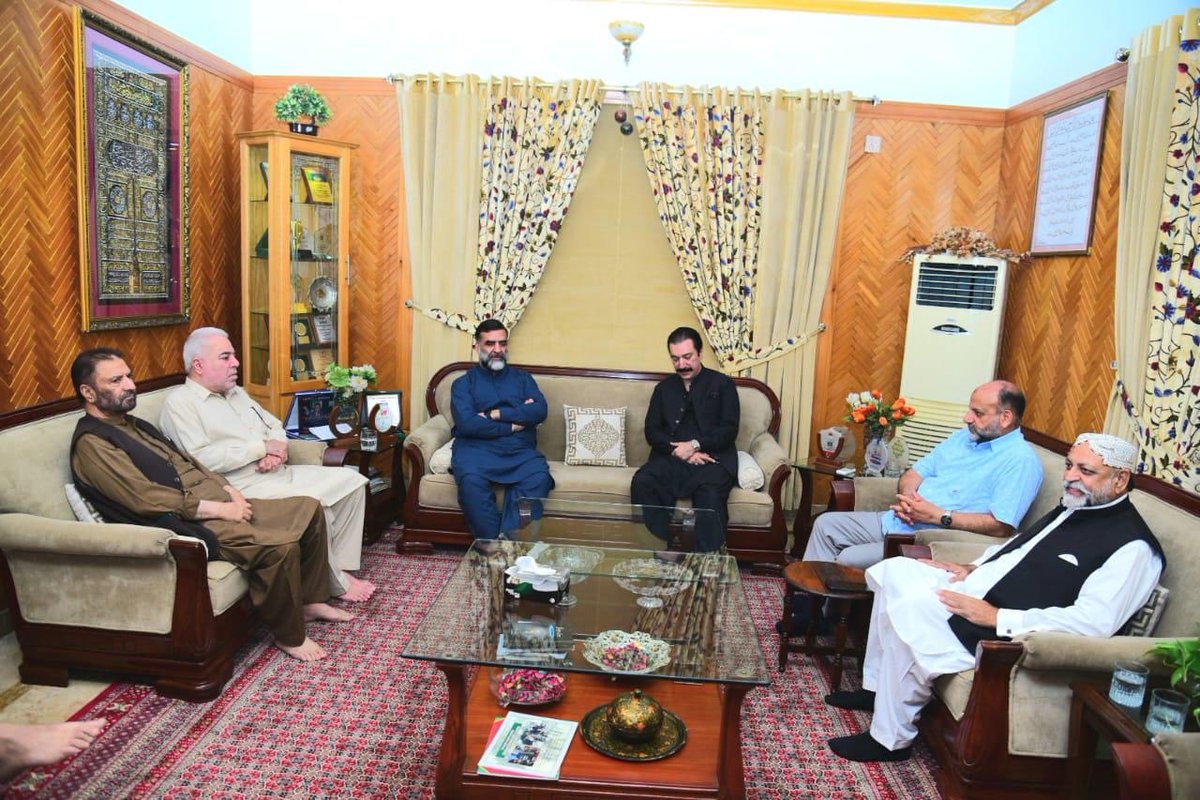 AltafABhat's tweet photo. AJK PM @PMofAJK  visited the residence of Senior Leader APHC Altaf Ahmed Bhat to offer condolences on the demise of his mother, who passed away last month in Srinagar, IIOJK.

https://t.co/sAzPDGa8ek https://t.co/AFyYYGMy7a