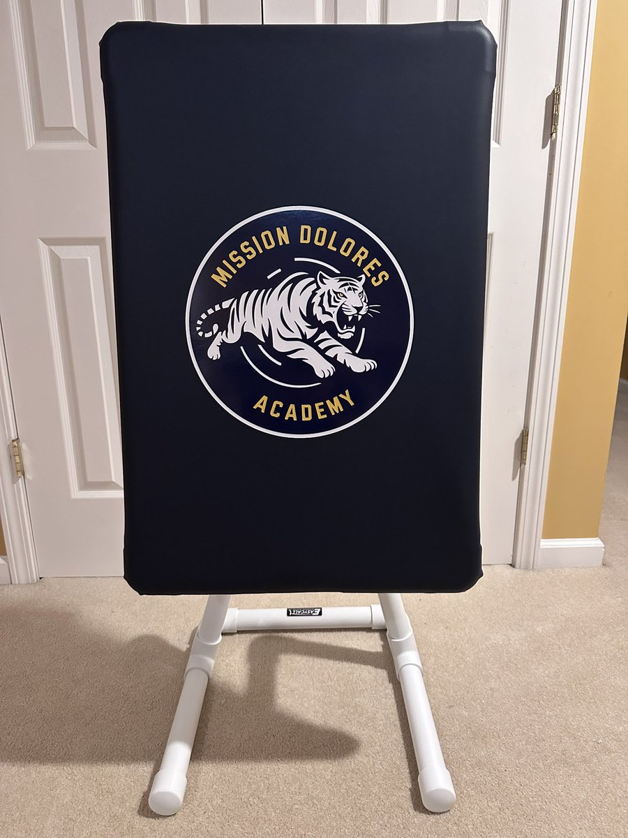 EasyCallKZone's tweet photo. Navy blue wiffle ball strike zone with a white base and a custom decal #wiffleball #easycall #blitzball https://t.co/6zmUYBtyPw