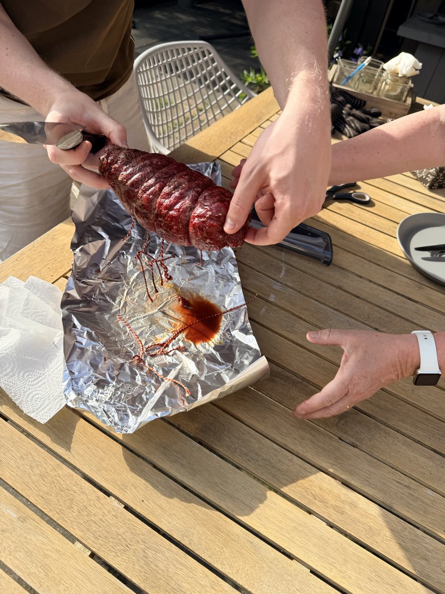 _HvT_'s tweet photo. #bbq #zomer #bavette aanradertje hoor ! Gewoon op de bbq van @WeberGrills https://t.co/tR81kJEdXc