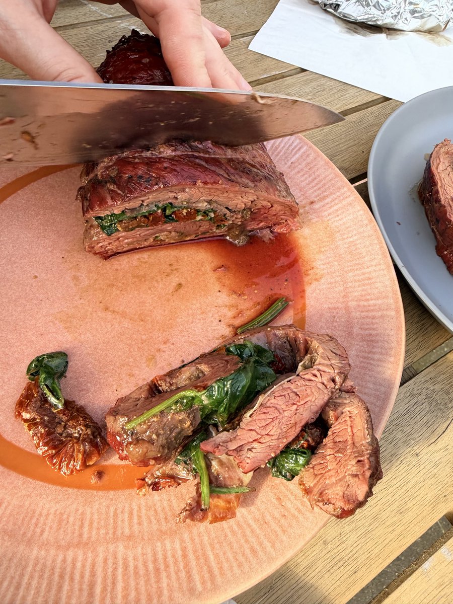 _HvT_'s tweet photo. #bbq #zomer #bavette aanradertje hoor ! Gewoon op de bbq van @WeberGrills https://t.co/tR81kJEdXc