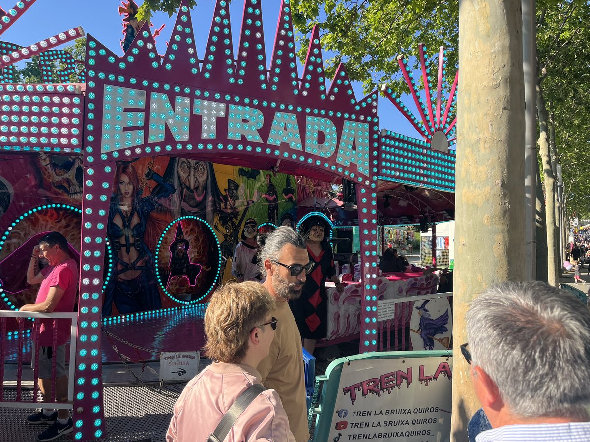 DBotePaz's tweet photo. Si no has anat a veure Bad Bunny… tranquils 😜

🎡 Perquè fins al 31 de maig tenim la Fira de Mataró https://t.co/zPJhUD4QoQ