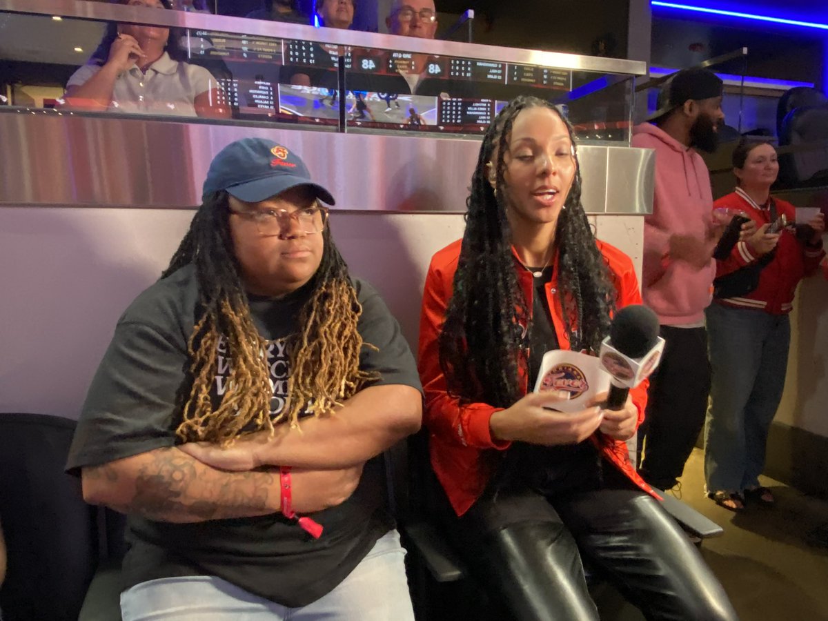 CoachWhit317's tweet photo. Had a great time at @IndianaFever game last night as usual but this happened…. lol I’m famous now https://t.co/BgfKtT1pn5