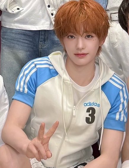 sejechan's tweet photo. 260523 트위터 게시물📩

@260523 쇼!음악중심

더운 날�� 필요한 것 : 선풍기, 에어컨 ❌
스포티한 의상입은 시원한 YUHZ🩵

#세찬 #SECHAN #セチャン
#유어즈 #YUHZ #ユアーズ https://t.co/7JCUOduR7z