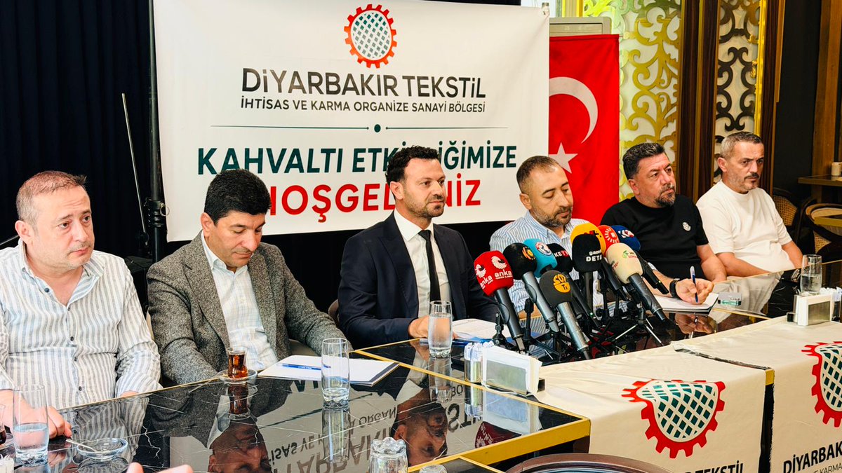 dtiosb's tweet photo. Bayramın paylaşma ve dayanışma ruhunu hep birlikte yaşadığımız bu özel programda, kamuoyunun doğru bilgilendirilmesinde büyük emek veren tüm gazeteci ve yazarlarımıza teşekkür ederiz. https://t.co/RQNdj56EMU