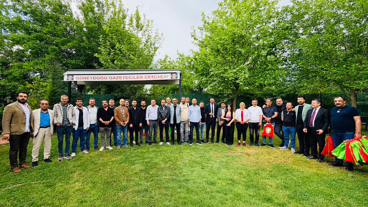 dtiosb's tweet photo. Bayramın paylaşma ve dayanışma ruhunu hep birlikte yaşadığımız bu özel programda, kamuoyunun doğru bilgilendirilmesinde büyük emek veren tüm gazeteci ve yazarlarımıza teşekkür ederiz. https://t.co/RQNdj56EMU