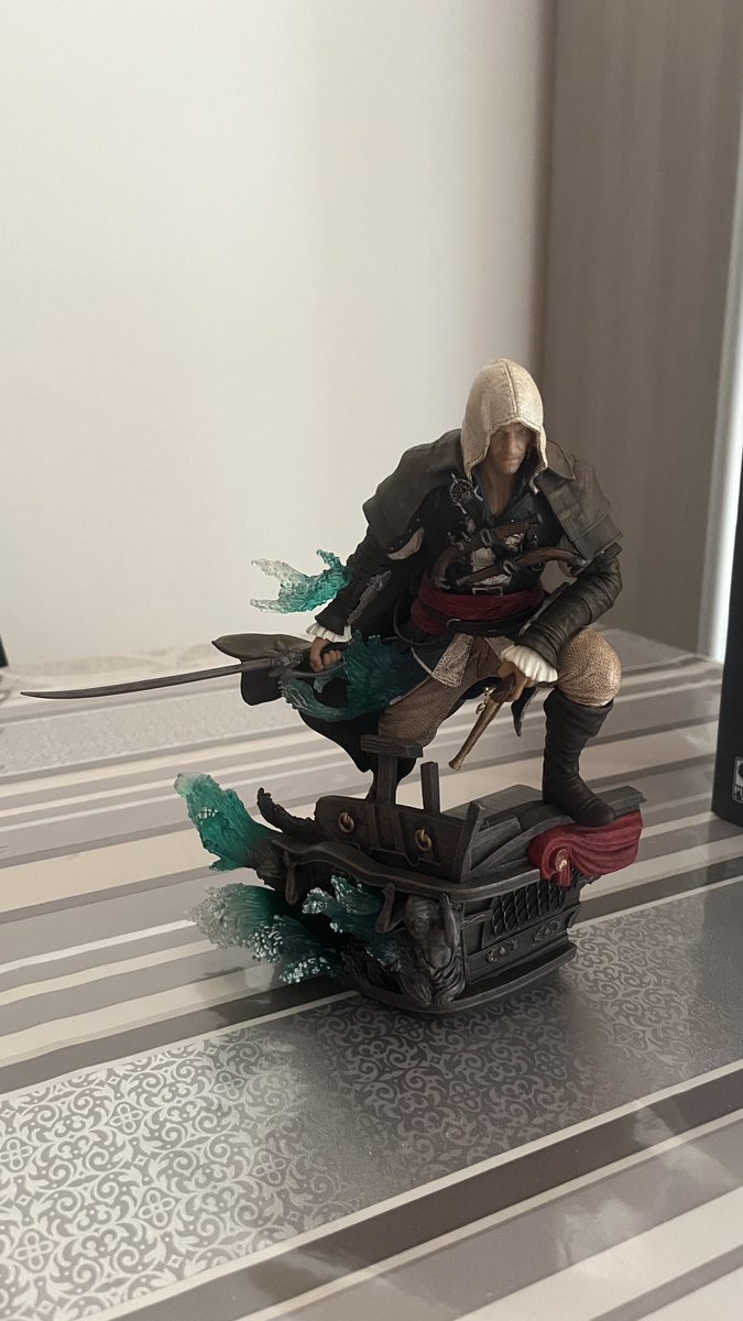 mika8276's tweet photo. AC Black Flag Resynched statue, made by #purearts 
@PureArtsLimited  #assassinscreed #blackflagresynched #acblackflag https://t.co/6k0lvLn2Oi