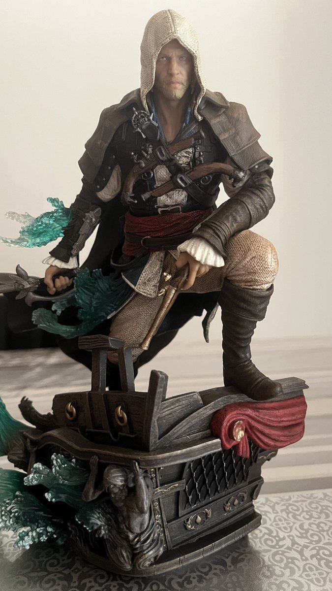 mika8276's tweet photo. AC Black Flag Resynched statue, made by #purearts 
@PureArtsLimited  #assassinscreed #blackflagresynched #acblackflag https://t.co/6k0lvLn2Oi