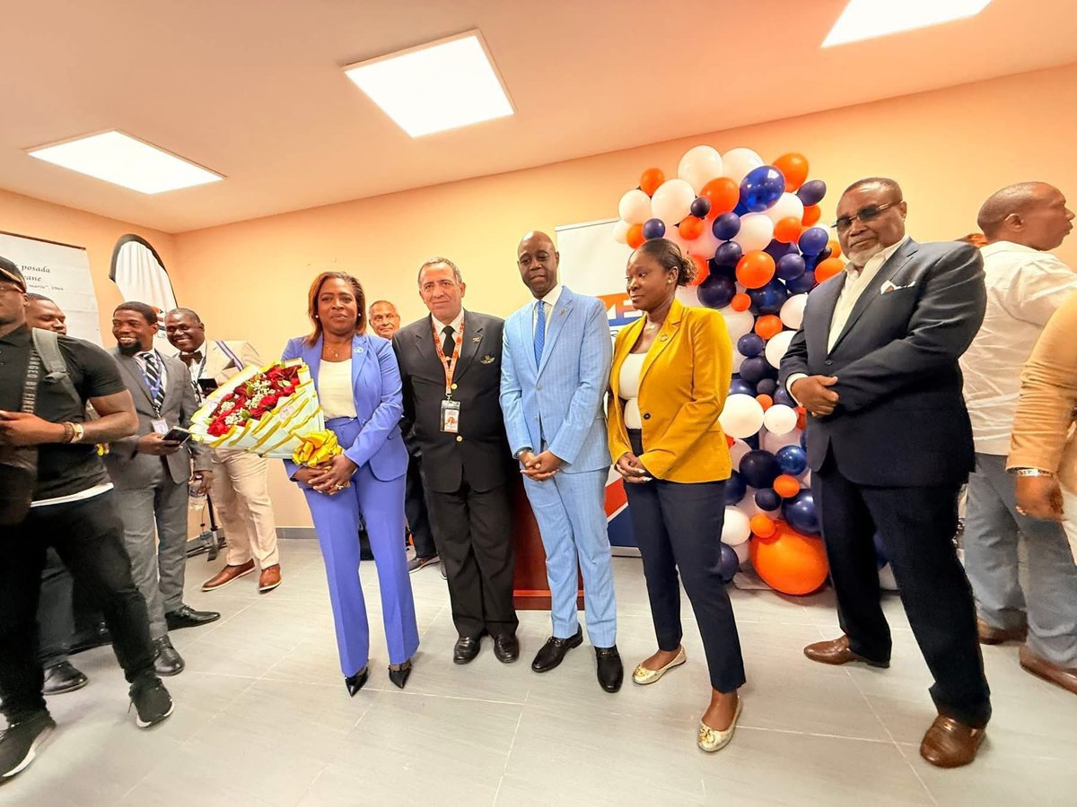 zedairlines's tweet photo. Au lendemain de cette journée historique du 22 mai 2026, marquée par l’inauguration officielle de ZED Airlines SA,et la réalisation de notre vol inaugural MIAMI-CAP HAITIEN-MIAMI, nous souhaitons vous adresser nos plus sincères remerciements pour votre présence, votre soutien et votre contribution à ce moment si important pour notre entreprise ainsi que pour toute la communauté haïtienne.

Aujourd’hui, les mots semblent insuffisants pour exprimer l’émotion que nous ressentons.

Pendant des années, nous avons porté cette vision avec foi, malgré les difficultés. Mais hier, en voyant cet avion décoller et les regards remplis d’espoir, nous avons compris que ce rêve appartient désormais à tout un peuple.

Merci du fond du cœur à tous ceux qui ont été présents : passagers, autorités haïtiennes, partenaires, médias, et toute la population haïtienne, ici comme à l’étranger. 

Votre soutien et votre confiance nous ont profondément touchés.

Hier, nous n’avons pas seulement inauguré une compagnie aérienne.
Nous avons inauguré une nouvelle page d’espoir pour l’aviation haïtienne.

Dans un contexte difficile, vous avez choisi de croire avec nous qu’Haïti peut encore accomplir de grandes choses. Cette confiance est une immense responsabilité que nous porterons avec honneur et détermination.

Nous garderons à jamais en mémoire cette journée où Haïti a recommencé à voler plus haut.

Merci à tous ceux qui nous soutiennent depuis le début.

Le chemin continue aujourd’hui, avec le même engagement : servir Haïti avec sécurité, excellence et passion.

Avec une profonde gratitude,

FIN-
