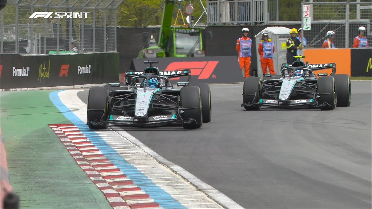F1's tweet photo. Russell 🆚 Antonelli

The fight for the Sprint victory is ON as Russell goes wide at Turn 10! 😮‍💨

#F1Sprint #CanadianGP | LAP 5/23 https://t.co/QAxsOvWJtp