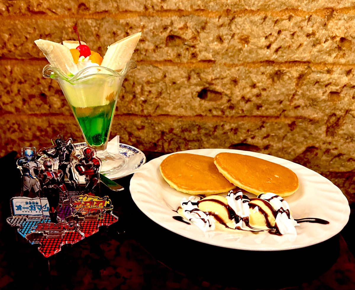 S2_rom8's tweet photo. お友達とドゲンジャーズのグッズを購入したので早速カフェ活した！🤗 https://t.co/WvnKJy9e8R