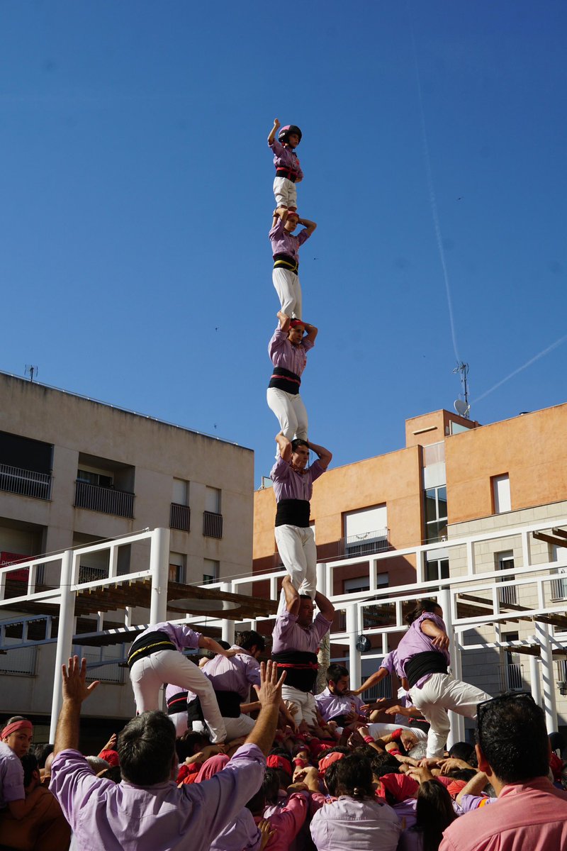 JoveDeTarragona's tweet photo. A segona ronda a la diada del Pallol descarreguem el 4d8a 

#castells #FemElpas https://t.co/6YFyTjE5GD