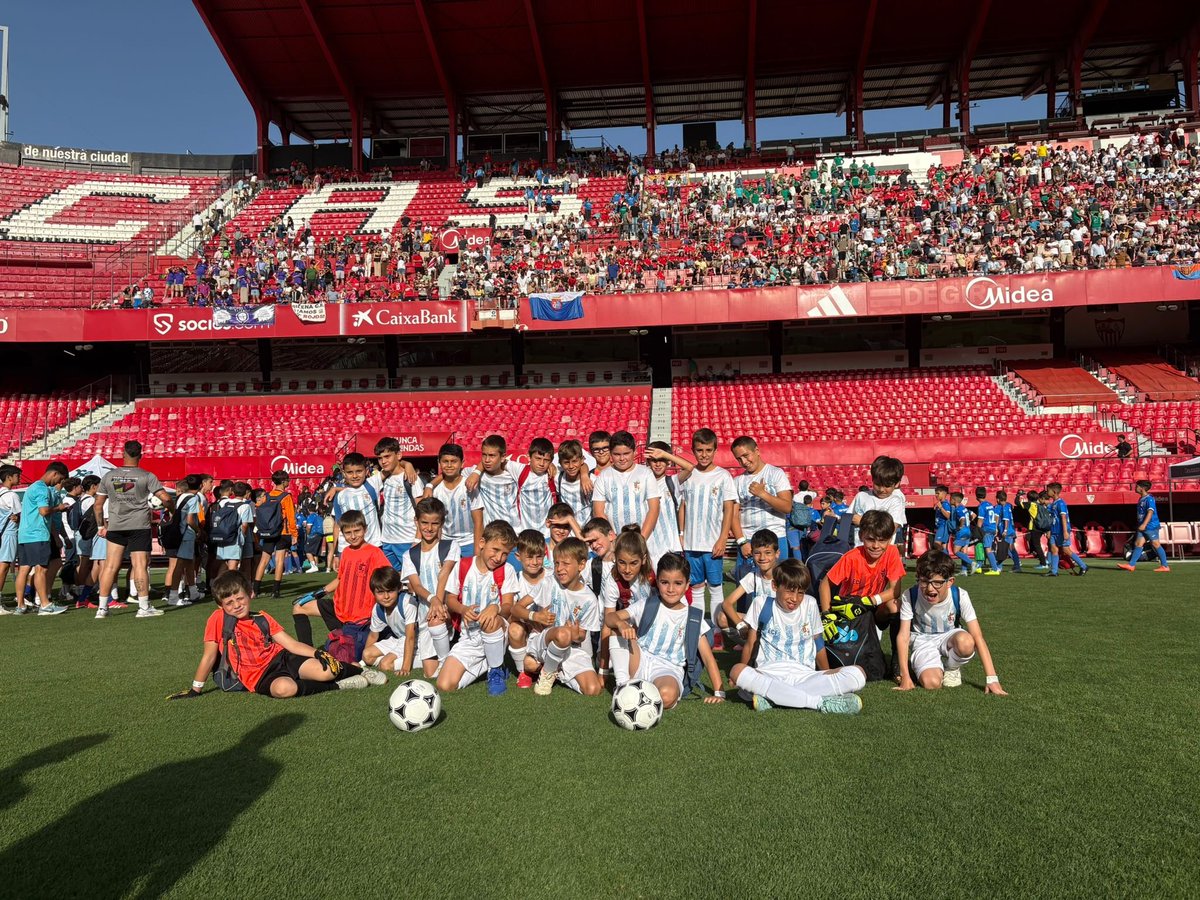 Espartinascf's tweet photo. Nuestros equipos Prebenjamín y Benjamín de Mancomunidad "conquistan" el Sánchez Pizjuan. https://t.co/8kmdEfX5NB