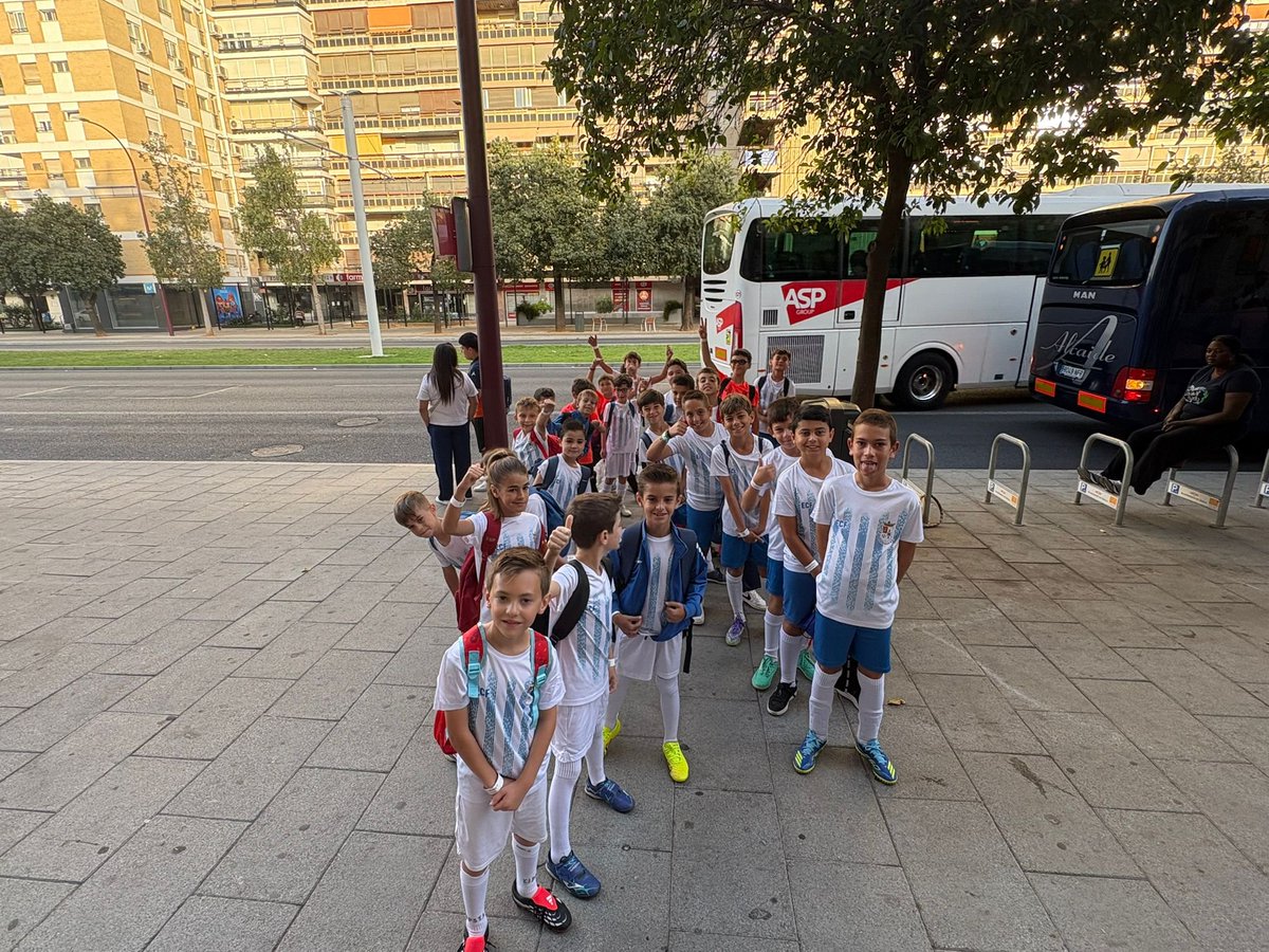 Espartinascf's tweet photo. Nuestros equipos Prebenjamín y Benjamín de Mancomunidad "conquistan" el Sánchez Pizjuan. https://t.co/8kmdEfX5NB