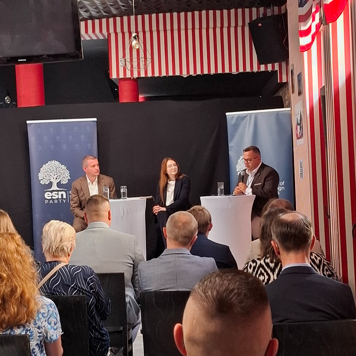 H_Boczek's tweet photo. Parę fotek z dzisiejszej konferencji partii ESN pt. "Wolność słowa i jej zagrożenia".

Dziękuję organizatorom oraz panelistom za arcyciekawe i ważne spotkanie! https://t.co/5XwBz7DIPR