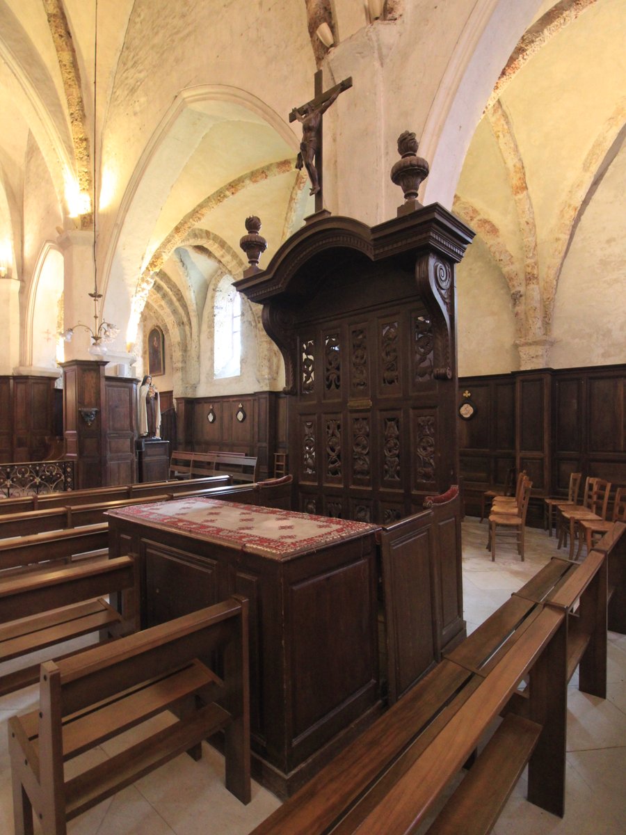 ThomasGreck's tweet photo. L'église Saint-Denis de Senlisse (Yvelines), du XIIIe siècle, avec chevet plat, mobilier homogène et restes de peintures néogothique dans le chœur. https://t.co/nbCqdNh9ly