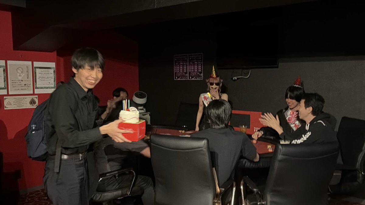 Fratz_Poker's tweet photo. 5/23開催の

【あやの&はらぴんバースデートーナメント】
結果…

🥇   ガッキー　様
🥈   TAKUMU　様
🥉　ぱん　様
4位　な　様
でした！

ガッキー様が32エントリーの中から見事優勝されました🏆✨

FPとリングチップを獲得❗️
おめでとうございます🎉

あやの&はらぴん誕生日おめでとう🎂✨

たくさんのご参加ありがとうございました！！😊

#poker
#高田馬場 
#ポーカー
#トーナメント