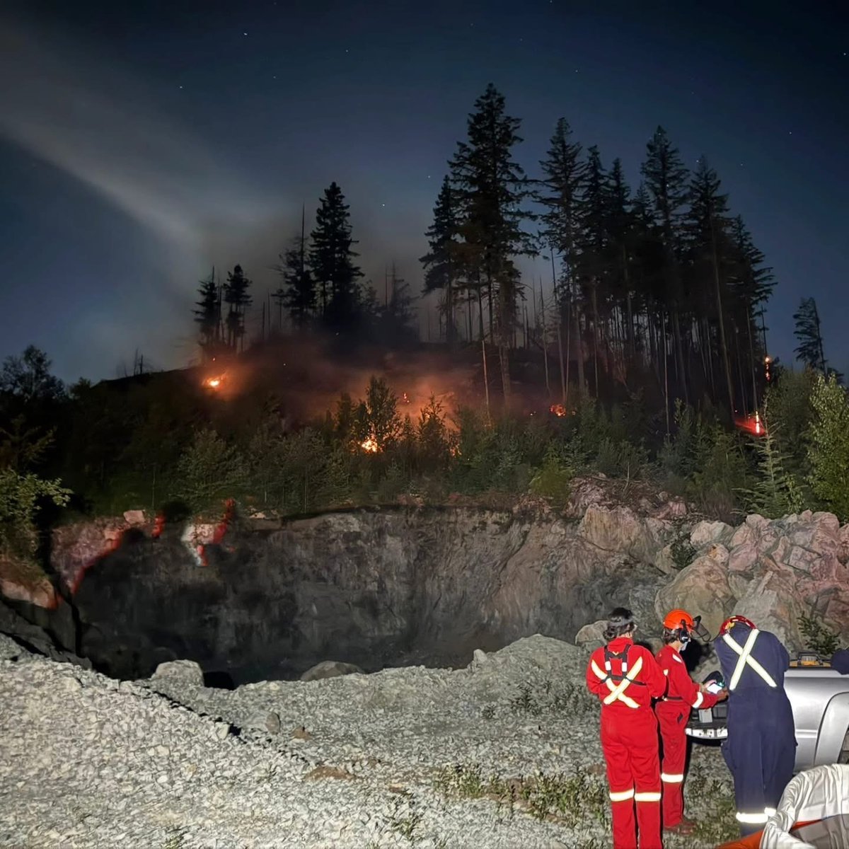 YourMapleRidge's tweet photo. Rock Ridge Area Fire Update #3 (May 23, 9:15 AM)

Maple Ridge Fire & Rescue crews continue to respond to the fire located at the top of the Rock Ridge area along the interface of the Malcolm Knapp Research Forest. The fire, which started at approximately 6:30 PM yesterday evening, is currently estimated at 1.5 hectares in extremely steep and challenging terrain.

Approximately 25 personnel were on scene and into the early morning hours. Crews will continue active firefighting operations throughout the day.
 
Conditions remained stable overnight and weather conditions held as forecasted, assisting crews in preventing further fire escalation.

We continue to work closely with staff and equipment operators from the UBC Malcolm Knapp Research Forest. Additional support resources are also being coordinated with BC Wildfire Service fire crews to assist with fire suppression efforts this morning.

At this time, there is no risk to the public or nearby properties. There have been no reported injuries to the public or firefighters. 

Thank you to all crews who worked tirelessly throughout the evening and overnight to help protect our community.

The cause of the fire remains under investigation.

Smoke may continue to impact some residents in the area. Those sensitive to smoke are encouraged to keep windows and doors closed and limit outdoor exposure where possible.

Please continue to avoid the area for your safety and to prevent interference with firefighting and water shuttling activities. The public is also reminded to not operate drones anywhere near the fire area as they may interfere with aircraft operations supporting firefighting efforts. 

Updates will be provided as further information becomes available.

#MapleRidge #MapleRidgeFire