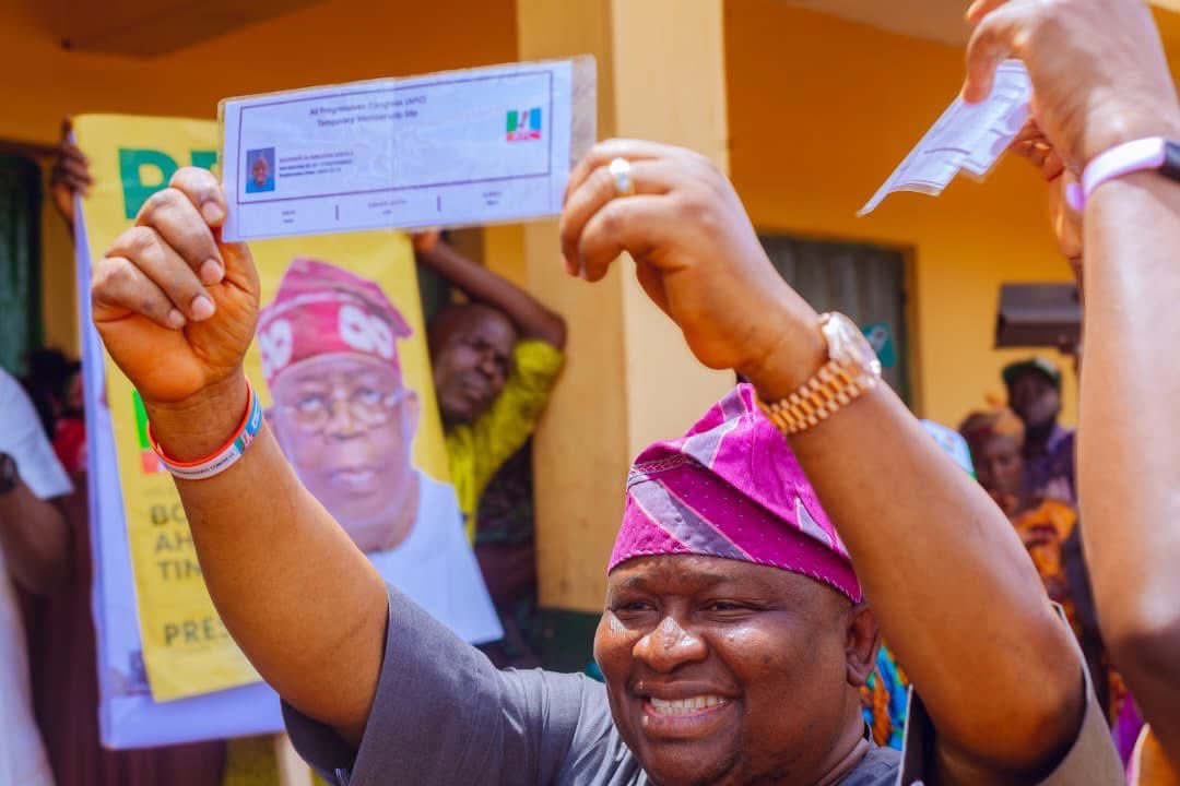 AdeolaYAYI's tweet photo. Today, I joined my Ilaro Ward 1, Yewa South LGA, Ogun State to vote and endorsed President @officialABAT as the APC Presidential Candidate for the 2027 General Election. 

#PBAT2031🙏👍💪✌🏽🕺 https://t.co/qEj3XFueBS