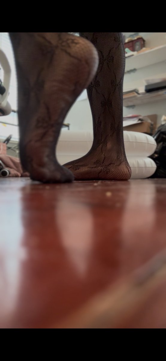 MeganMarxh's tweet photo. Fishnets might catch a big fish 🎣.
#Goingfishing #feetpics #fishnetstights
#feetcontent #toesandsoles https://t.co/kxt9AN8d05