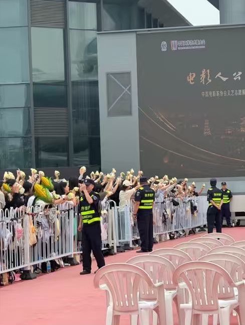 kiaaazy's tweet photo. ngakak bgt😭😭😭 https://t.co/5sRHWNxCZs