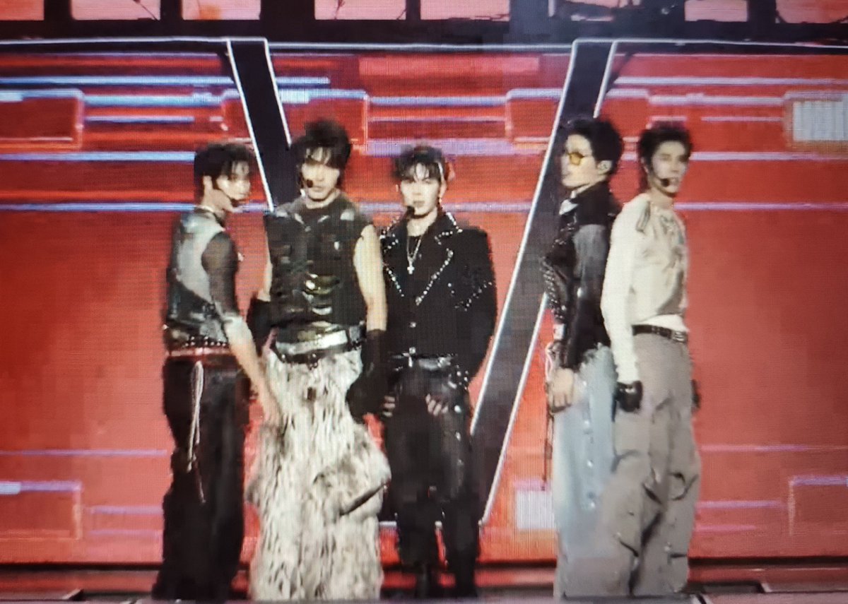 7Ments's tweet photo. SO PROUD OF YOU GUYS 🥹

RUN BULLETPROOF 🥹🥹🥹🥹
#Joong #Santapp 
#PondPhuwin #Gemin #BTS #BTS_RUNBULLETPROOF
#LOLFanFest2026D2 https://t.co/Wwr8ALUgpZ