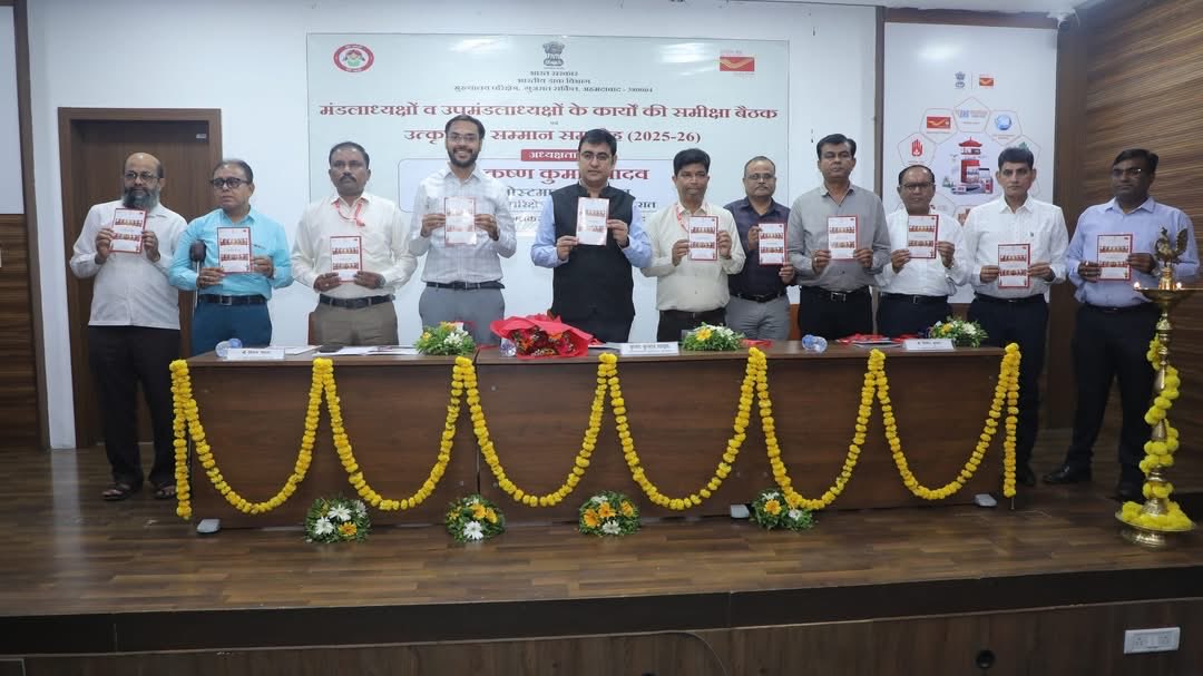 kkyadava's tweet photo. कार्य में प्रोत्साहन के लिए लोगों की उत्कृष्ट सेवाओं का सम्मान बेहद जरूरी है।इससे न सिर्फ लोगों को नई ऊर्जा मिलती है बल्कि औरों को प्रेरणा भी!
#IndiaPost #Felicitation #Motivation #KrishnaKumarYadav #CivilServices #PostmasterGeneral #Ahmedabad #Gujarat #DakSewaJanSewa https://t.co/3ZBkUBzaTG