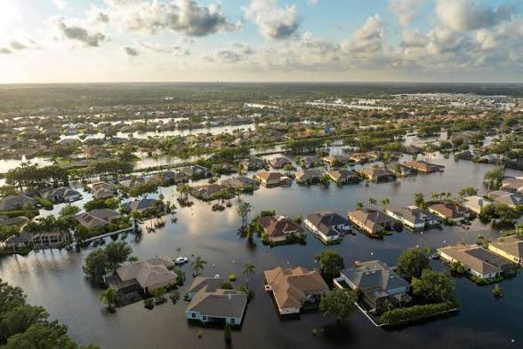 _xiled's tweet photo. @____devnull @DumbAssHoe18 @NYCMayor Do you live in NYC? The mayor already made drastic improvements with city infrastructure. This is still his first year, so give him time to fix it.

Meanwhile, this happens in Texas every year yet nobody in Texas blame Republicans. Why is that? https://t.co/9hei4OiUmb