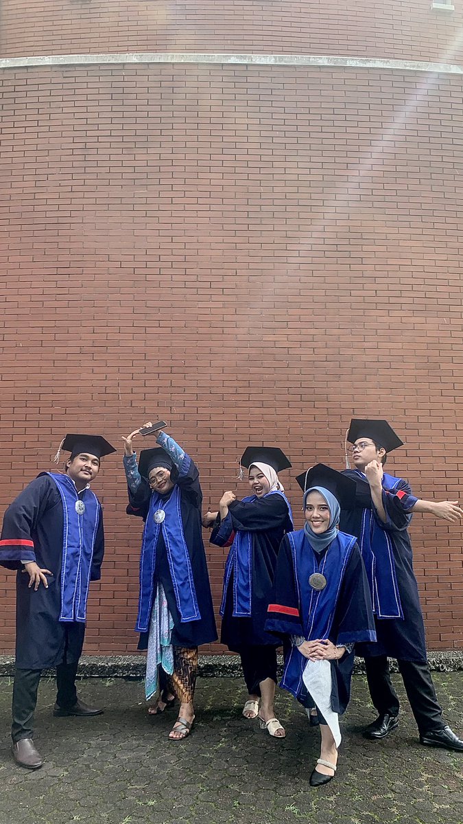 celaarv's tweet photo. barudak sekret circa 2020 &amp; 2021 done sarjana 🙂‍↔️ https://t.co/xUo7lYlkUv