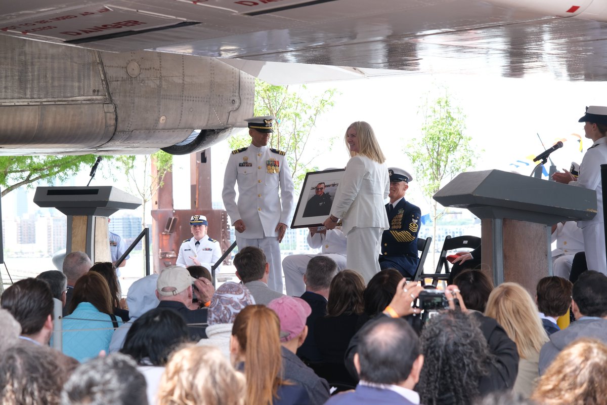 emantk7's tweet photo. Awesome Ceremony by the US Coast Guard and NYPD honoring our Fallen NYPD-ESU/Coast Guard Hero Vincent Danz who perished on 9/11 with a new CG Cutter named after him. While in the Towers on 9/11 Vinny called home leaving a message for his family asking for prayers as he knew it was a dire situation they were all in and might not make it home. He was right. God Bless Vinny and his loved ones.