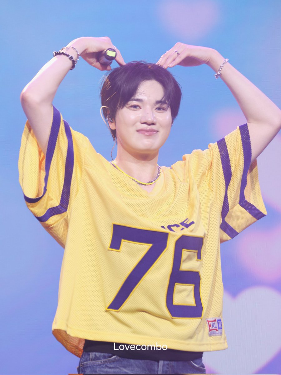 LoveCombo_'s tweet photo. 260523 성종팬미팅 홍콩
사랑스럽다
VS 귀엽다 VS 섹시하다

@seongjong_offcl https://t.co/yDlQAtLOM9