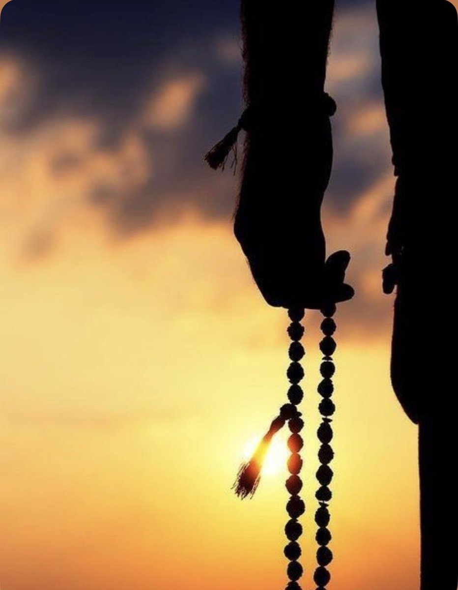 _abdala122's tweet photo. هذا سلاحك الحقيقي

هذي قوتك ومصدر أمانك

هذا درعك تجاه أبالسة الإنس والجن

هذا البلسم الكامل

والله العظيم من تجربة طويلة

مو القصد المسبحة القصد ذكر الله :) https://t.co/PG4pNI032Q