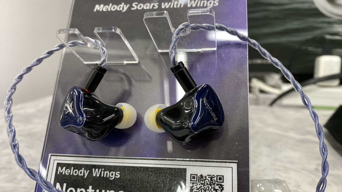 s2000ago's tweet photo. 中野から秋葉へはしごしてMelody WingsのNeptuneを視聴して来ました！
中野は4.4秋葉は3.5にて展示されてたので違いもあり良かったです！
3.5の方が個人的には好みでしたね〜！
4.4は低域がドーンて感じで3.5だとドゥーンて感覚に感じたかな？
聴きごたえのあるイヤホンでした。

 #MW
 #PR https://t.co/xF5MXfXY1f