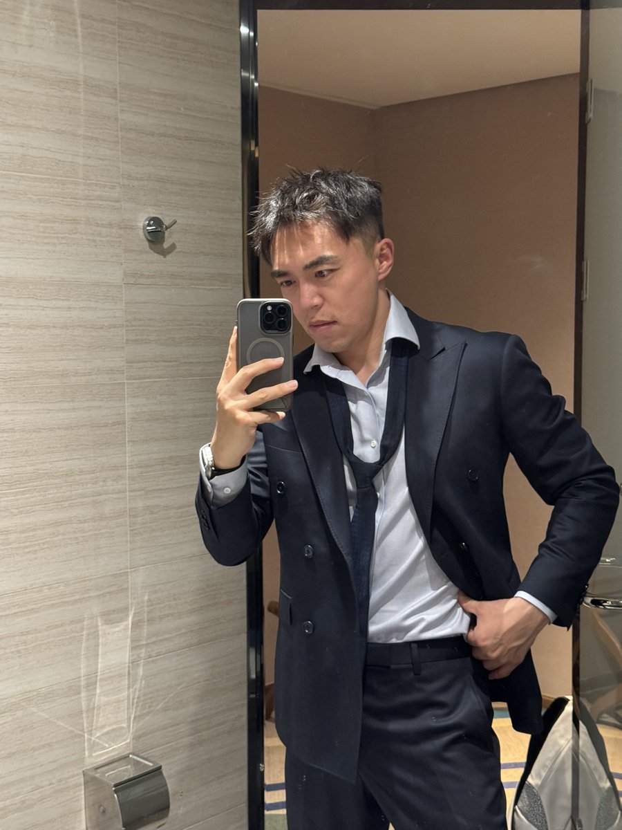 OnionSdo's tweet photo. 北京有喜欢正装的吗？ https://t.co/4AbOLYIlzR