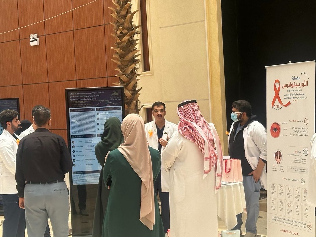 966n_'s tweet photo. منذ اليوم الأول في كلية الطب، كان حلمي أن أقف يومًا أمام زملائي وأساتذتي وعائلتي لأعرض ثمرة جهدي وبحثي العلمي. وفي هذه اللحظة، تخذلني الكلمات وتختلط المشاعر، فلا أملك إلا أن أحمد الله على كرمه ونعمه التي لا تُحصى، دائمًا وأبدًا🤍.
#POSTER_DAY #POSTERDAY #RESEACH https://t.co/fckO1udVbY