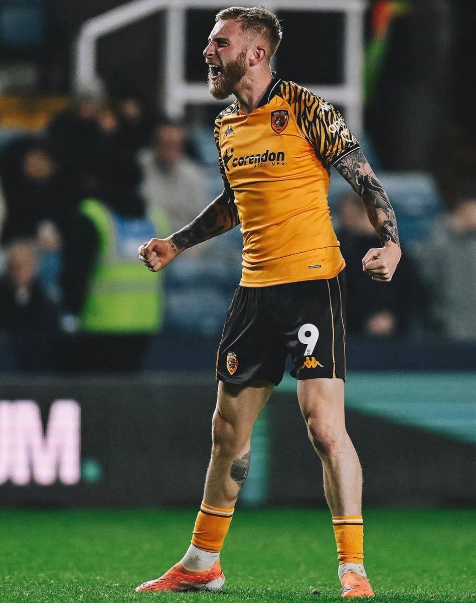 evampellou's tweet photo. I TOLD YOU!!! For Baldock. For everything. 💔🙏

95TH. MINUTE. OLI McBURNIE. ABSOLUTE SCENES AT WEMBLEY!!! 🤯🐯

Hull City are heading to the Premier League and the Scotsman delivers the moment nobody will ever forget! 🧡🖤

#HullCity #HCFC #McBurnie #Baldock #EFLPlayOffFinal #Championship #PremierLeague #UTT #HullBoro
