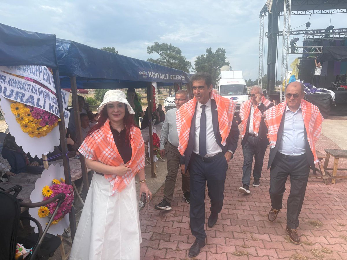 aliadnankaya's tweet photo. KONYAALTI Hacısekililer Mah.Muhtarlığının  1.cisini düzenledikleri "YÖRÜK ve PORTAKAL ŞENLİĞİ"ne, Konyaaltı İlçe Bşk. @avkayaserap , il divanı,İlçe yönetim kurulu üyelerimizle birlikte katılım sağladık. 
@iyiparti 
@MDervisogluTR 
@Ozturkdenizli 
@OsmanErturkOzel 
@antiyiparti07 https://t.co/hfpJwqSeD7