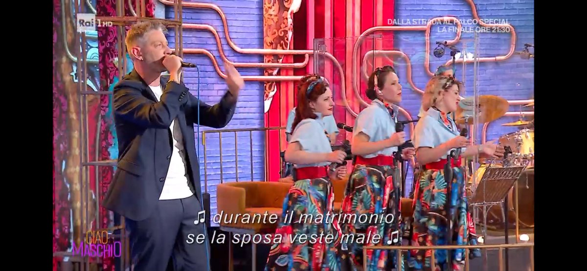 Sag1tt4rius's tweet photo. Durante il matrimonio se la sposa veste male  #ciaomaschio https://t.co/j4tqEb9xLS