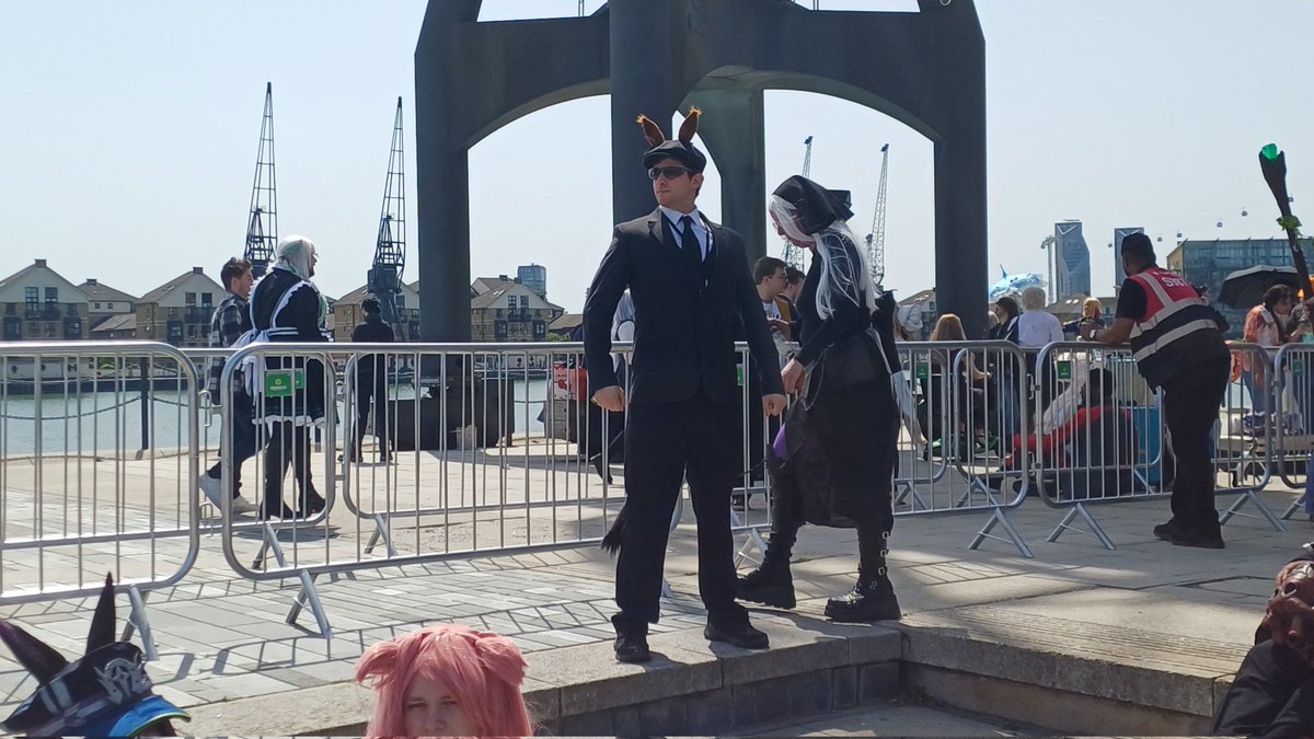M4RUD0's tweet photo. @AvaVtuber_ I just went to MCM London in a full suit, it was very hot https://t.co/2jqYMEhNRe