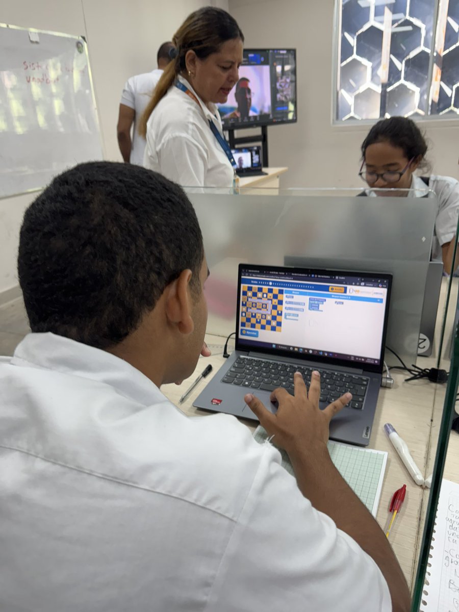 CordobaMeza's tweet photo. @ElOIRdelaRegion @UNAD_zcar 🤖✨ Robótica para pequeños innovadores
Desde la Red Comunitaria de Innovación en Robótica de la UNAD Zona Caribe, se llevo a cabo el taller virtual pensado para fortalecer el aprendizaje, la creatividad y el pensamiento innovador a través de la robótica educativa.🎬🤖 https://t.co/HNdgWJyZc2