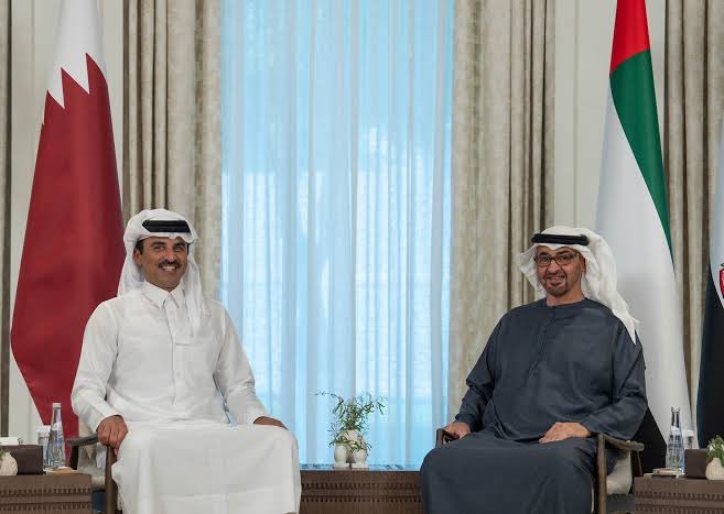 أمير قطر ورئيس الإمارات يبحثان تعزيز الأمن والاستقرار الإقليمي