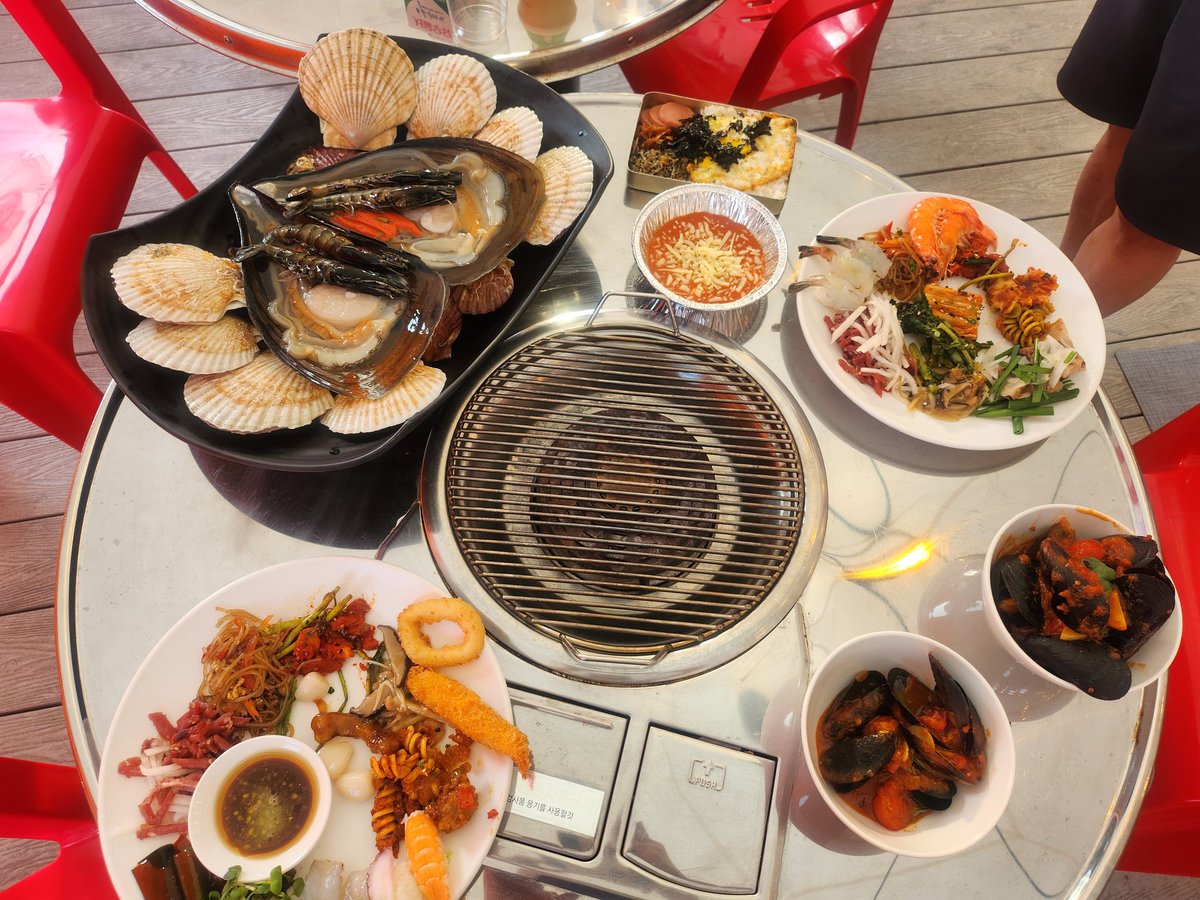 root2754's tweet photo. 을왕리의 밤~~~ 옆 객실도 뜨겁네요~~~ 덕분에 우리도 한번 더 ♡ https://t.co/dk54ewwYUU
