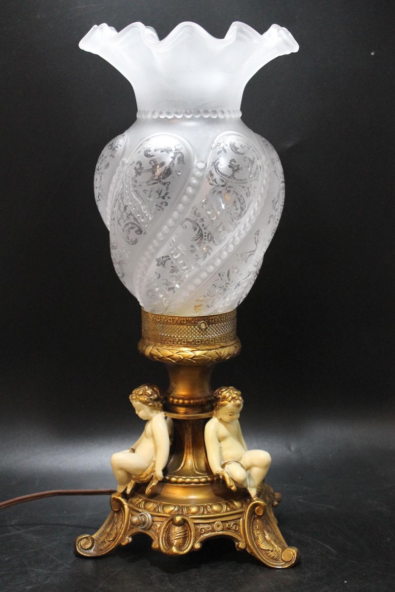 RhondaZarcone's tweet photo. Art Nouveau Style Cherub Dresser Lamp with original glass globe for $250.00
This is a stunning dresser lamp that was produced in the early 1900s.
DM for more details https://t.co/I0AqGfdyx9