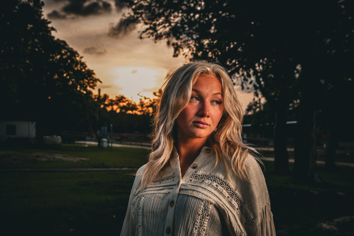 EyeOfTexasPhoto's tweet photo. Couple of photos from a shoot I did earlier rhis week in Helotes, Tx. #Texas #Photography #WestcottLighting #Nikon https://t.co/7fSW7jmmji