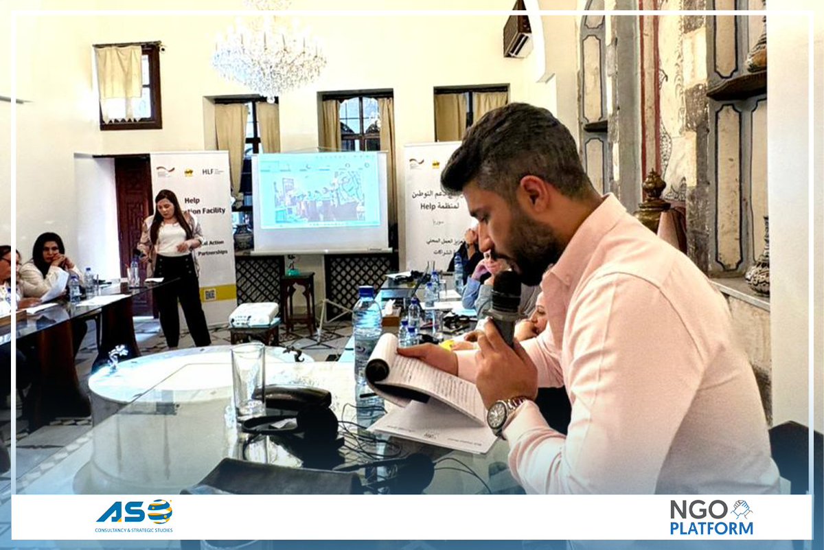 ASO_center's tweet photo. شارك منسق NES NGO Platform، روناز العلي، في ورشة عمل هامة عُقدت في دمشق، بتنظيم من Help – Hilfe zur Selbsthilfe e. V.، ضمن إطار مشروع “Help Localization Facility” في سوريا، والذي يستند إلى تجربة سابقة ناجحة تم تنفيذها في أوكرانيا.

وجمعت الورشة مجموعة متنوعة من السوريين القادمين من مختلف المناطق والخلفيات والخبرات، حيث شهدت نقاشات معمّقة وصريحة حول واقع التوطين في سوريا، والتحديات والفرص المرتبطة بتعزيز دور المنظمات المحلية وتمكينها ضمن الاستجابة الإنسانية والتنموية.

كما شكّلت الورشة مساحة مهمة للحوار وتبادل الخبرات والرؤى بين مختلف الفاعلين السوريين، والعمل بشكل تشاركي على رسم ملامح المرحلة القادمة من مشروع “Help Localization Facility” بما يراعي خصوصية السياق السوري ويستند إلى الاحتياجات الحقيقية والخبرات المحلية.

وتؤكد NES NGO Platform أهمية هذه المبادرات التي تعزز من دور المنظمات المحلية كشريك أساسي في قيادة الاستجابة الإنسانية والتنموية، وتفتح المجال أمام نقاشات أوسع حول مسارات التوطين في سوريا.

كل الشكر والتقدير للجهات المنظمة، ولفرق التيسير، ولكافة المشاركين على النقاشات البنّاءة وروح التعاون والالتزام التي سادت خلال أيام الورشة

 #مركز_آسو #آسو_للدراسات_الاستراتيجية #منصّة_مؤسسات_المجتمع_المدني_شمال_شرق_سوريا
#Syria #Damascus #سوريا #دمشق