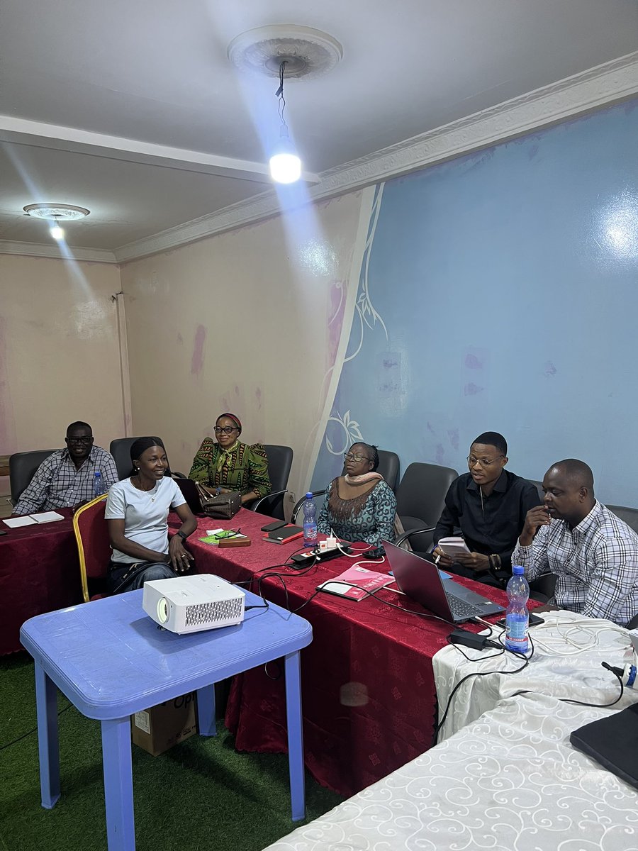 laurent_munda's tweet photo. #Atelier_PNSA | Jour 2 :

Les travaux de groupe battent leur plein. Ils définissent les axes prioritaires qui guideront la création des prochains contenus destinés aux adolescents et aux jeunes.
Des choix stratégiques pour un impact réel sur le terrain

@PnsaD5822 @MinSanteRDC https://t.co/fHe8qcwST7