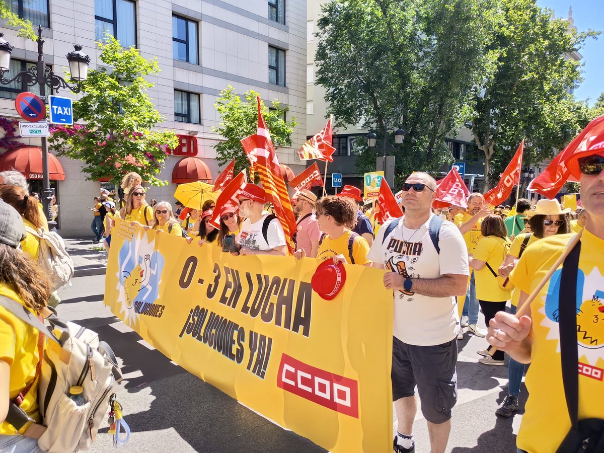 FscAragon's tweet photo. 🚌Hoy hemos ido a #Madrid a llenar las calles de amarillo🐣🐣

✊✊Reivindicamos una inversión real que garantice la integración plena en el sistema educativo de 0 a 3 años, la reducción de ratios y apoyos suficientes para el alumnado con necesidades especiales! https://t.co/qDlNGoZqav