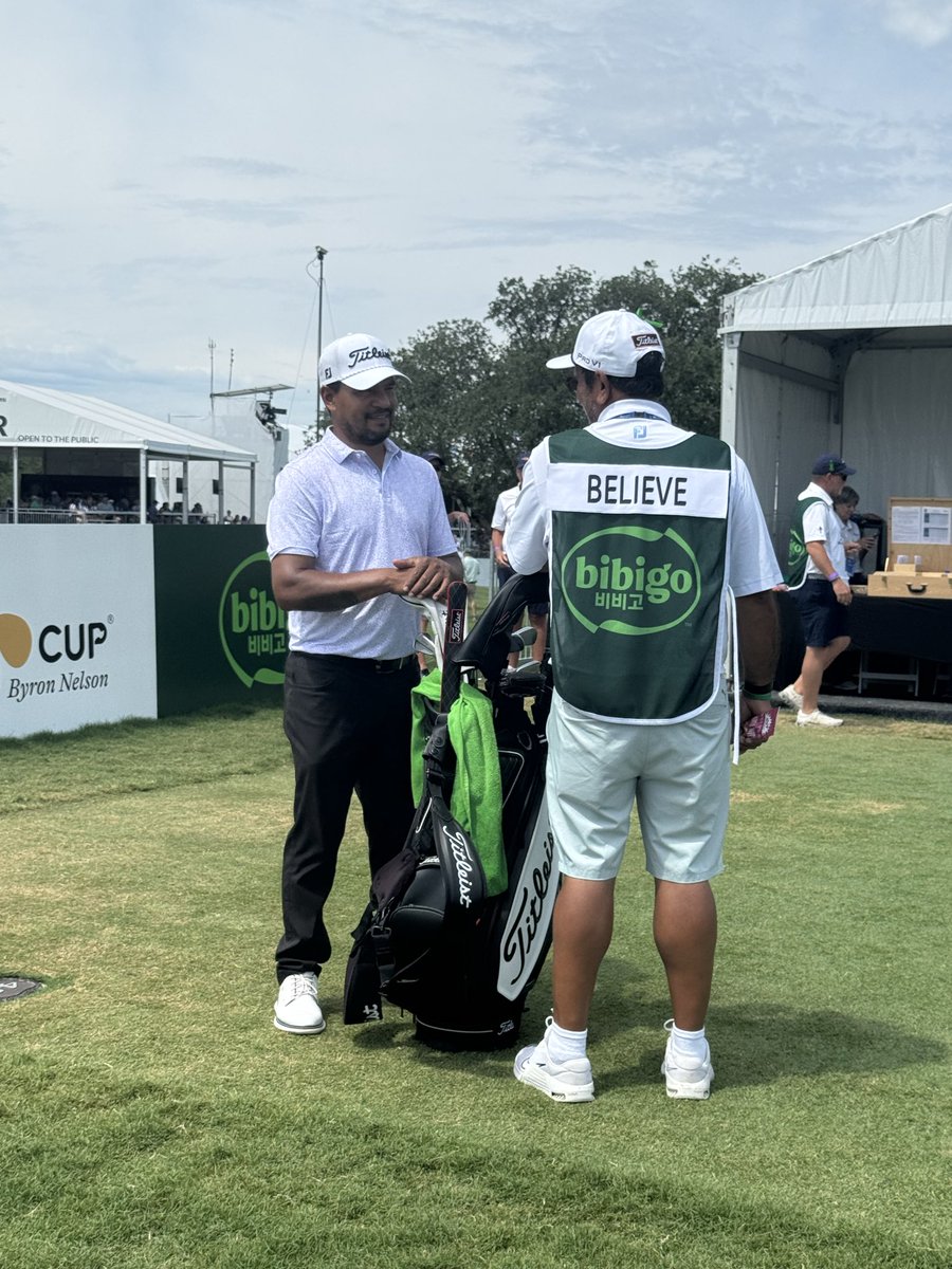 TulsaSM's tweet photo. Moving Day!!..@FabianGomezGolf @cjbyronnelson @Titleist @flagandanthemco 

#Believe https://t.co/pP0Ug1390G