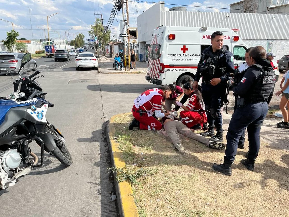 YPoliciaco's tweet photo. YA FUE IDENTIFICADO EL ASALTANTE QUE APUÑALÓ A UNA EMPLEADA DE VIANNEY 🤬

https://t.co/H8CMcQqaOd

#Aguascalientes #SemanarioPoliciacoyPolítico #Policía #Política #Información #Noticias #NoticiasPoliciacas https://t.co/5VCJJZX0Vl