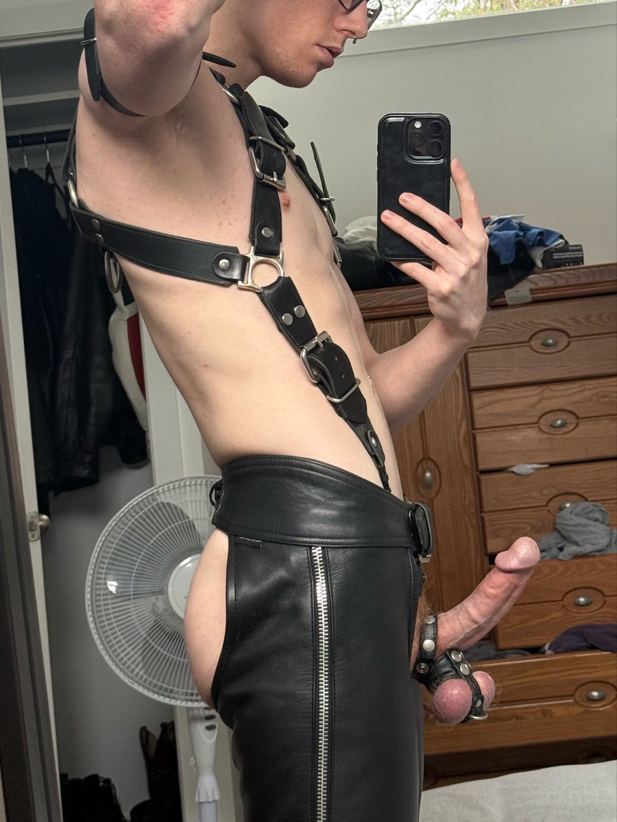 Leather Babe tweet media