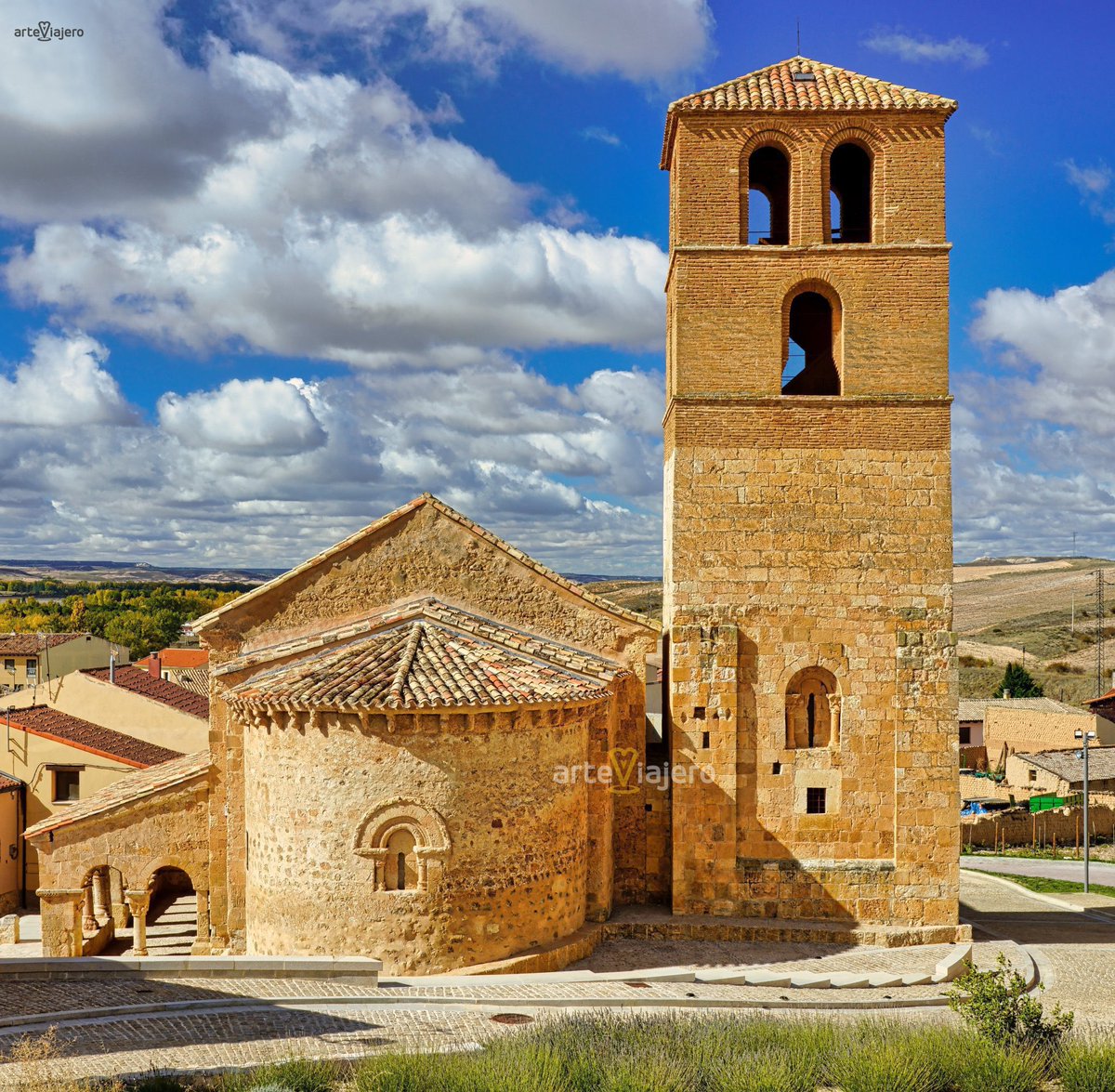 arteviajero_com's tweet photo. Iglesia de San Miguel (S. XI) en San Esteban de Gormaz. La más antigua de las iglesias románicas en la provincia de Soria y una de las más primitivas de Castilla y León
⬇️⬇️⬇️
https://t.co/ueG4CZ6do5
#FelizSabado #photography https://t.co/fYXI1tIkRK